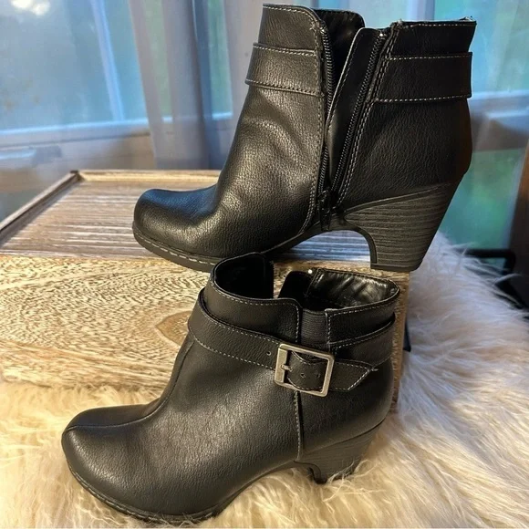 Ankle Boot Bootie I ❤️ Comfort Size 6 1/2M comfort cushion in interior like new - Picture 2 of 7